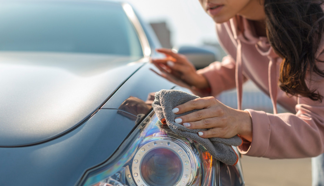 Astuces de Grand-Mère pour Nettoyer les Phares de Voiture : Des Solutions Simples et Efficaces